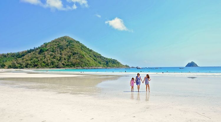 What to do in Lombok - Selong Belanak Beach Lombok