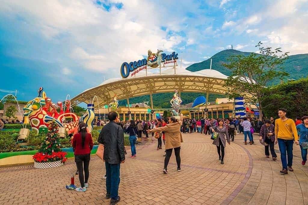 best holiday destinations in Asia for family: Hong Kong Ocean Park