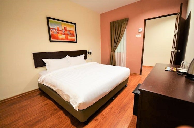 906 Riverside Hotel Melaka - top budget hotels in melaka - room