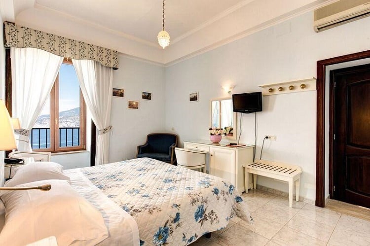 Hotel La Badia - Best hotels in Sorrento - Room