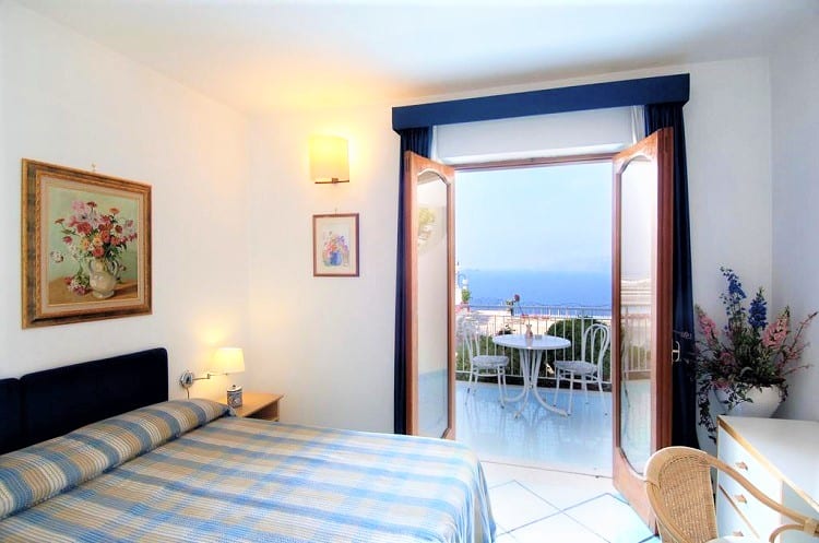 Hotel Le Fioriere - Top Hotels in Praiano - Room