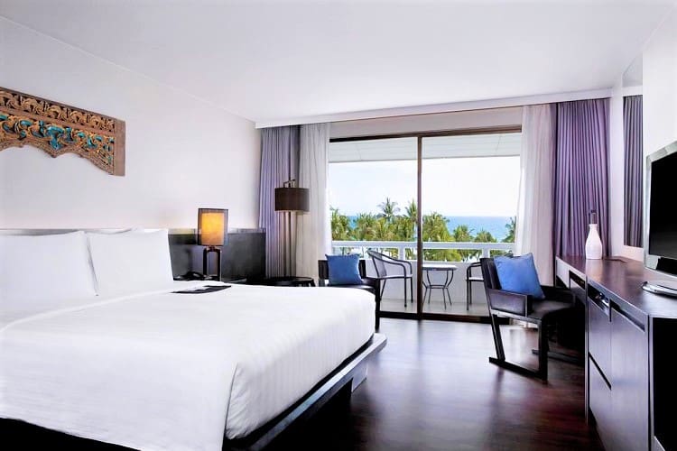 Best Phuket Accommodation on the Beach - Le Meridien Phuket Beach Resort - Room