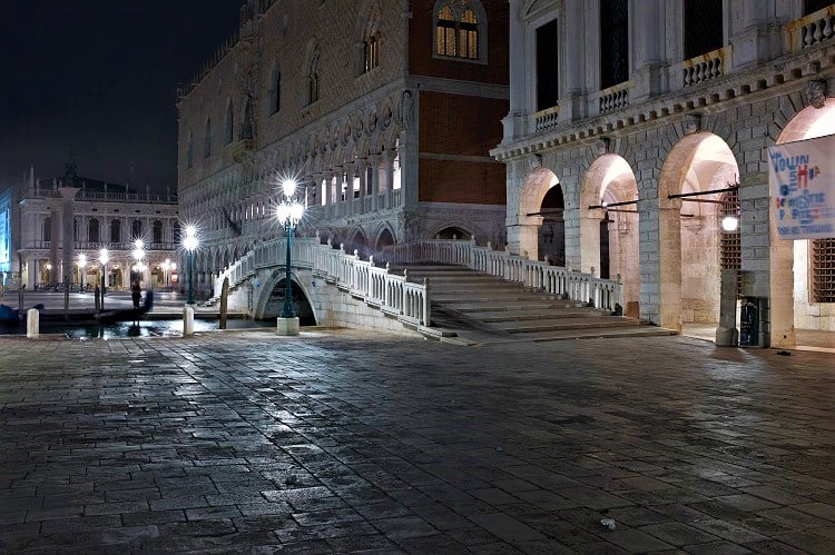The most romantic things to do in Venice in 2 days - Go on a Venice Ghost Tour