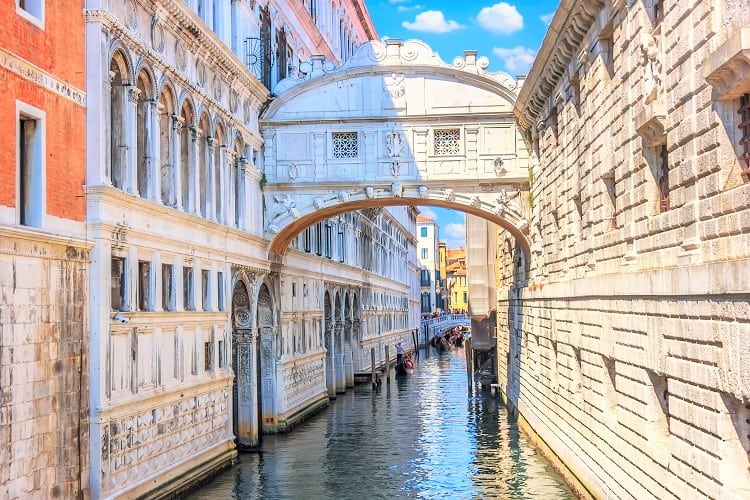 The most romantinc things to do in Venice - Check out the Bridge of Sighs