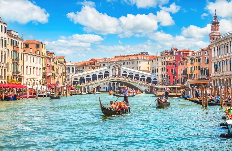 The most romantinc things to do in Venice - Take a gondola ride